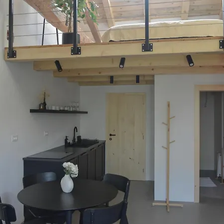 Viktor Estate * Deskle