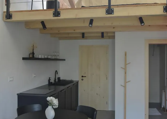 Viktor Estate * Deskle