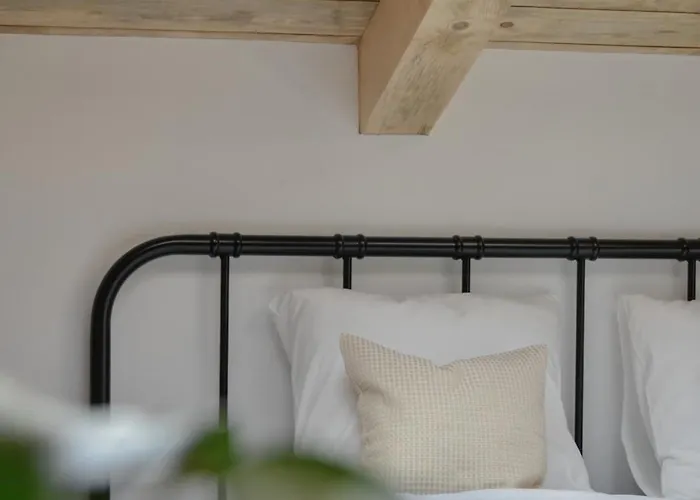 Viktor Estate * Deskle